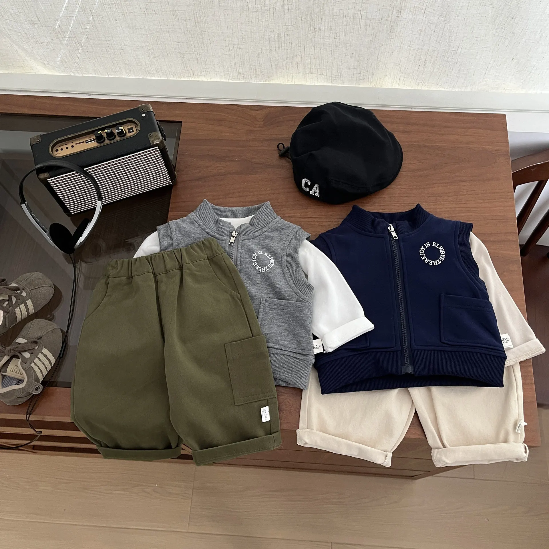 

Корейский детский жилет для маленьких мальчиков 2025, зимняя мода, утепленный жилет без рукавов с мультяшным принтом для новорожденных мальчиков, повседневный жилет для маленьких девочек