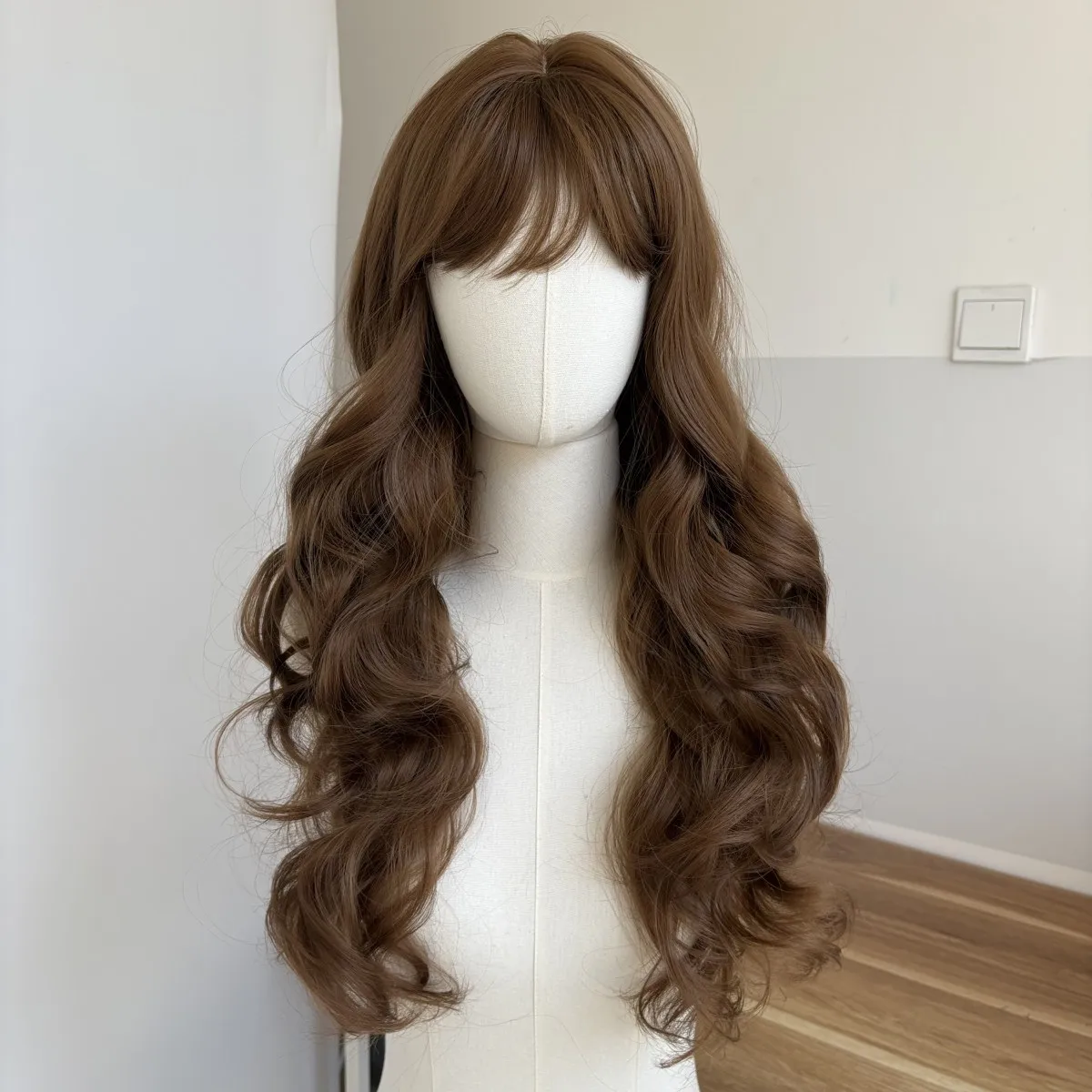

Medium brown Synthetic Hair Heat Resistant Costume Wigs With Bangs Long Wavy
