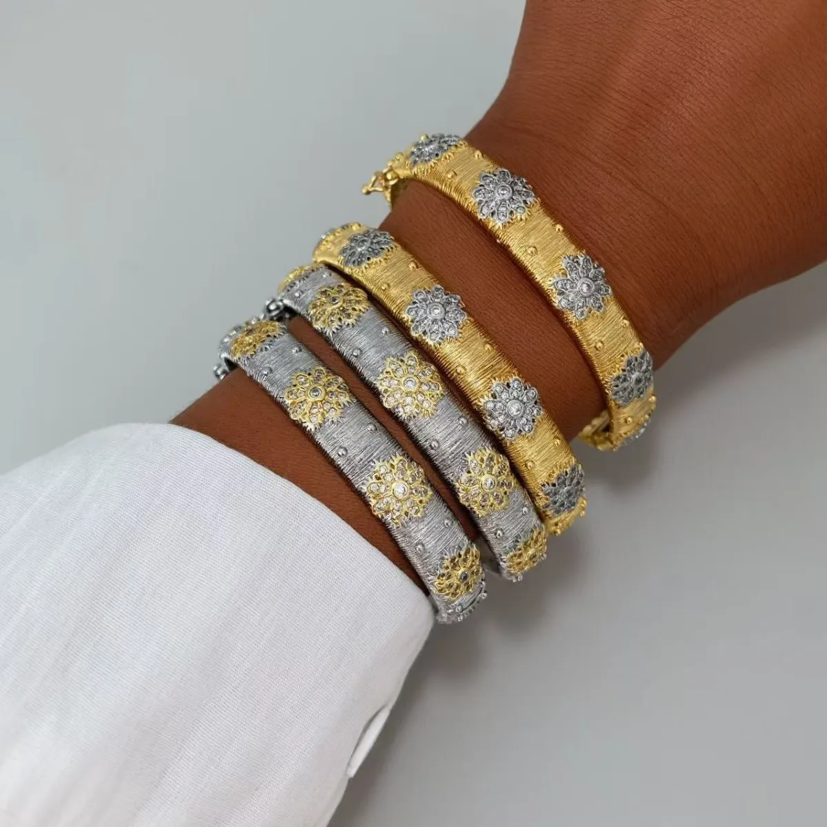 New Fashion Retro Brushed Diamond Flower Finish Ring and Bracelet Set - Elegant, High-end, and Versatile Jewelry