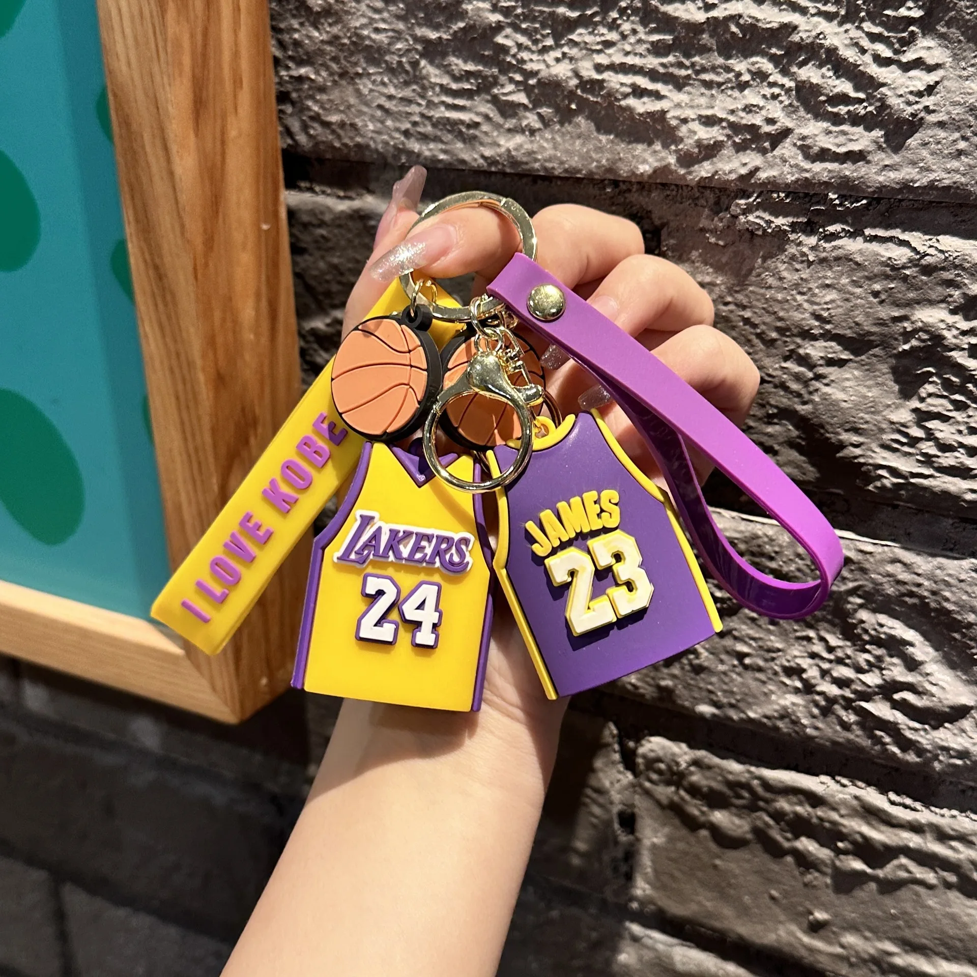 Keychain Kobe-Bryant Basketball Star Keychain Metal Kobe Jersey Keyrings Basketball Key Accessory Memorial Gifts