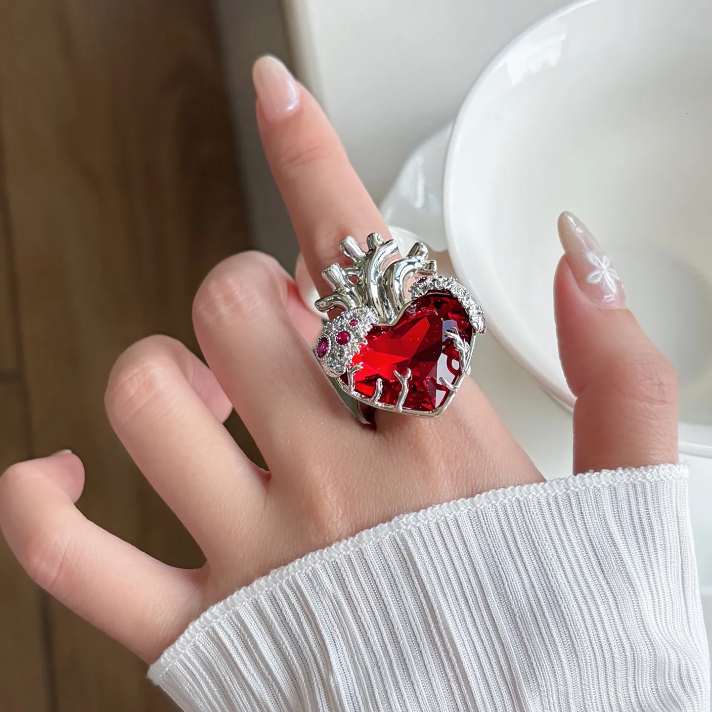 Gothic Heart Ring Red Heart Crystal Statement Ring Vintage Dark Romance Open Adjustable Ring For Women Halloween Jewelry