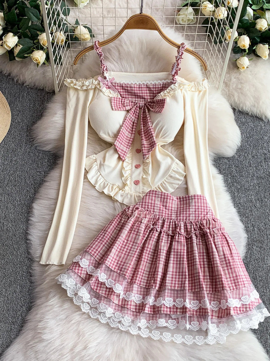 

Princess Style Sweet Knot One Shoulder Pad Top with Plaid Splicing Lace Short Skirt Two Piece Set for Teens