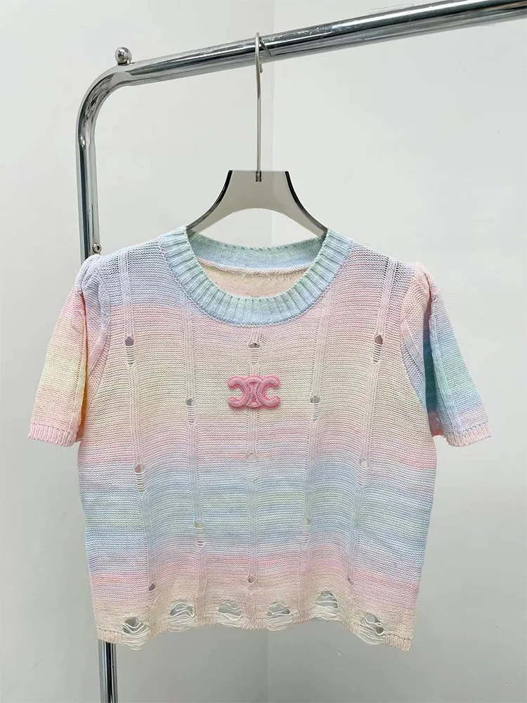 

Весна-лето 2024: Женский вязаный топ с коротким рукавом, вышивкой и ажурным дизайном, модный повседневный стиль, низкий круглый вырез