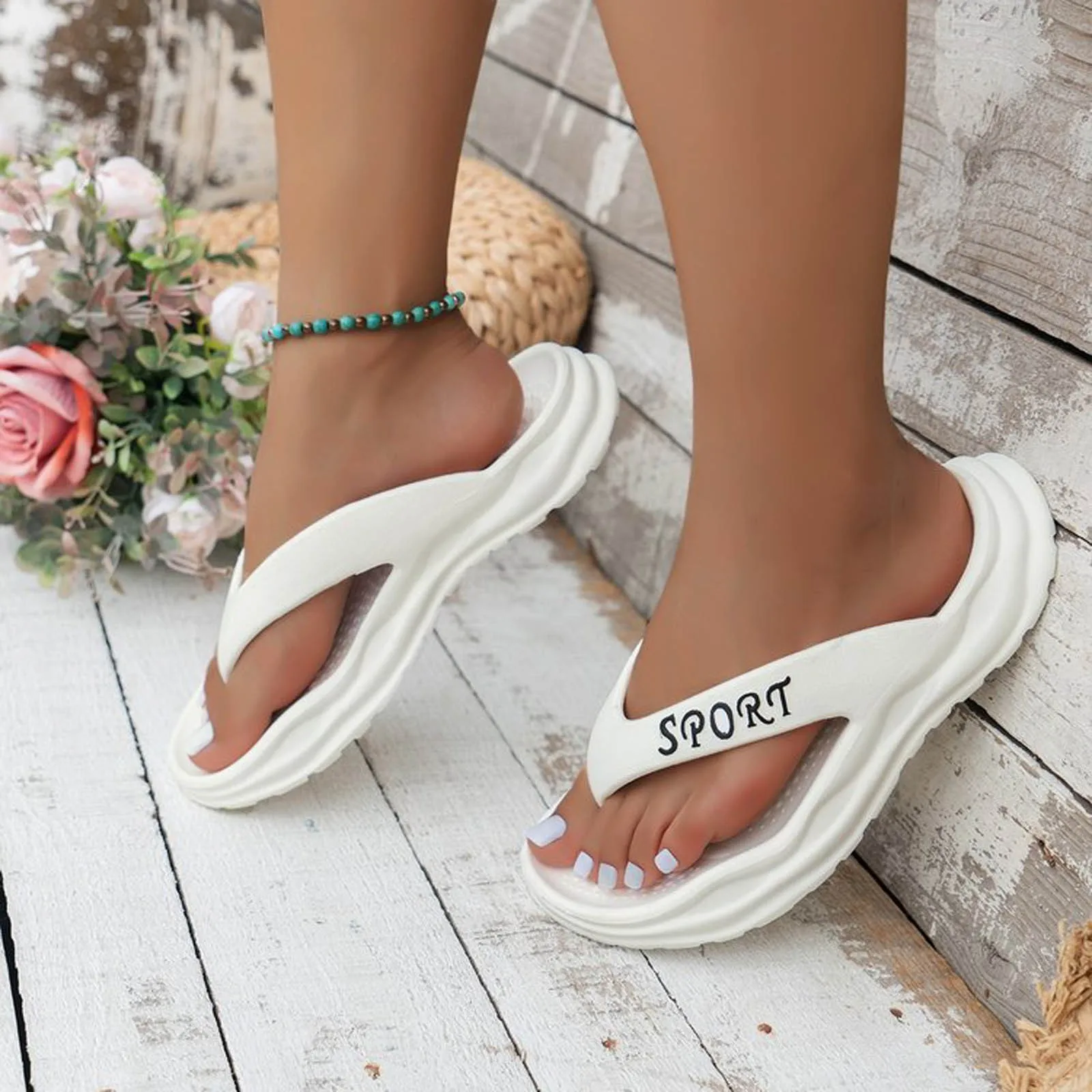 

2024 New Fashionable Summer Women's Flip Flops Comfortable Non Slip EVA Thick Sole Sandals Outdoor Soft Sole Women Slippers