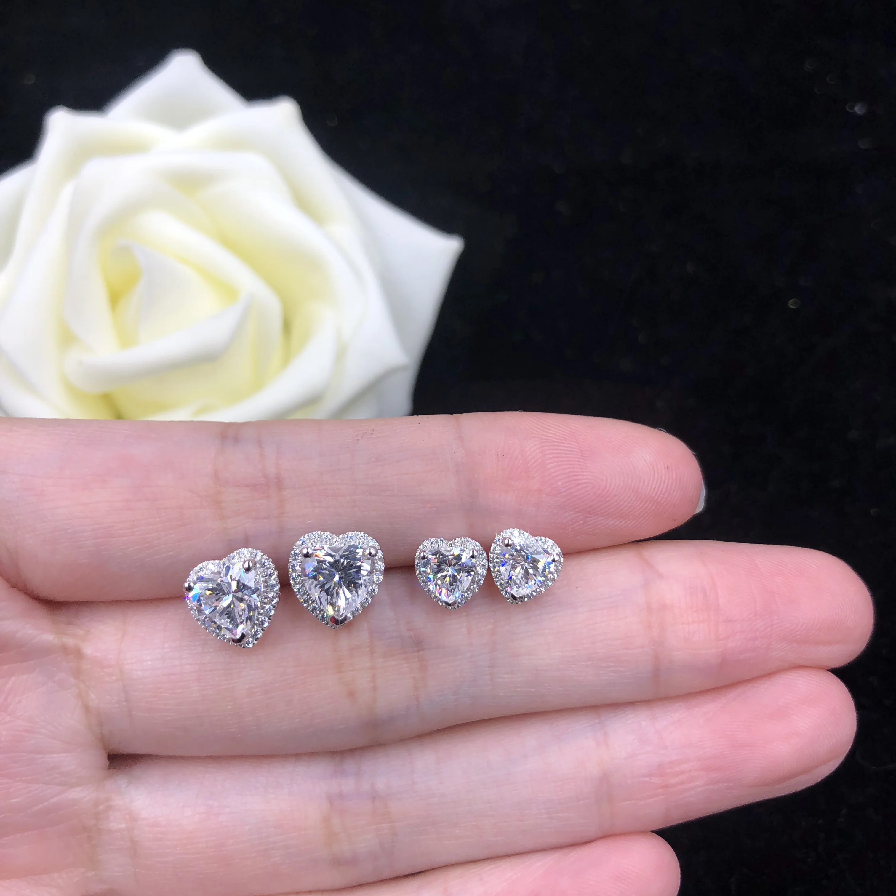 ShinyGold 0.5-1-2Ctw 5.0-6.5-8.0 Mm Each Heart Cut D Color Moissanite Women Earrings 18K White Gold Engagement Fine Jewelry G18