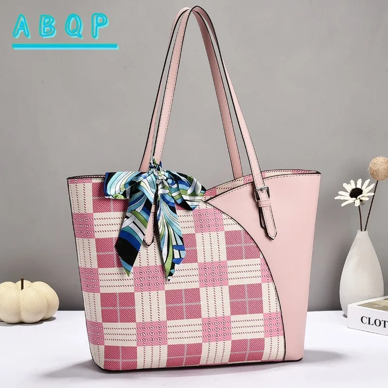 New Women's Handbag Luxury Brand Fashion Personality Women's Shoulder Bag Large Capacity Casual Women's Bag High Quality