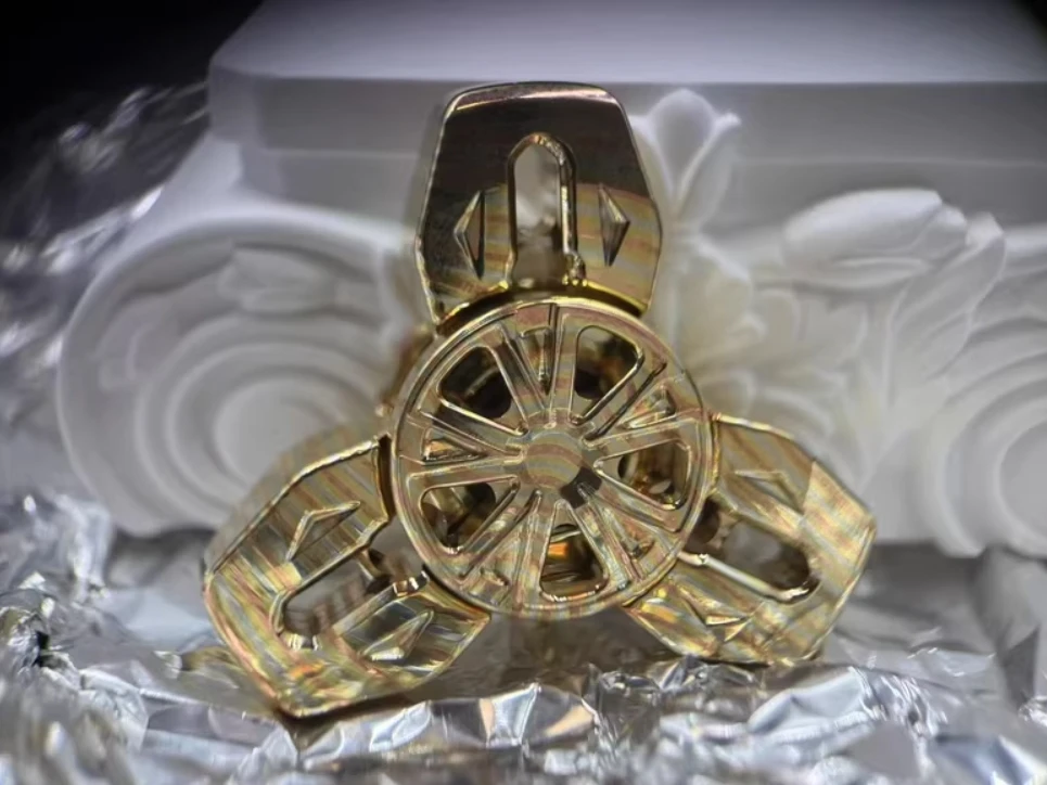 EDC TWはスピナー指先ジャイロスコープ減圧おもちゃを聞いた