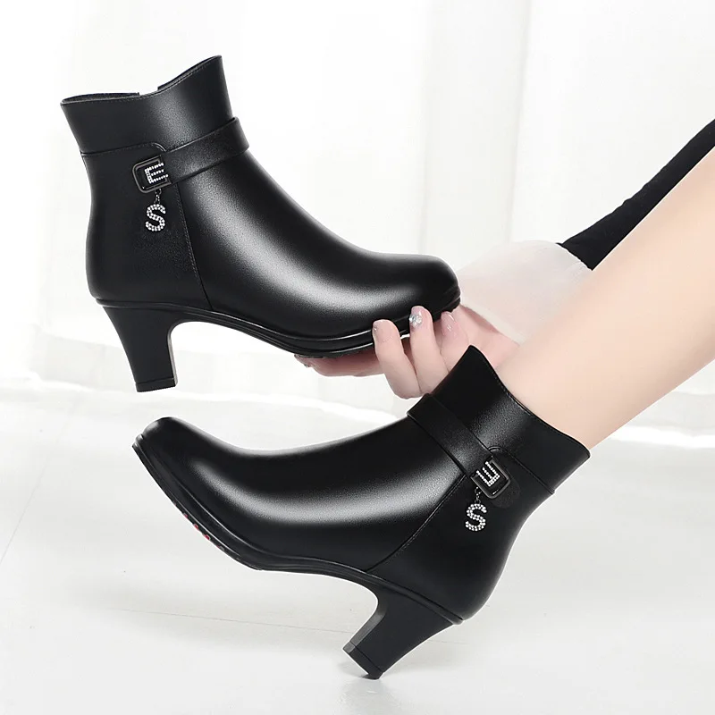 

Women's Winter Plus Velvet Ankle Boots Fashion Black Round Toe High Heel Short Booties Women's Comfort Warm Office Mom Boots