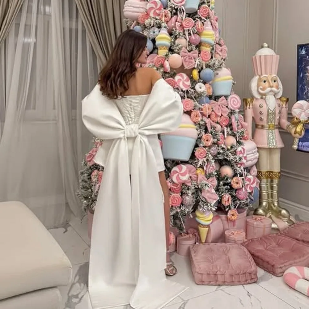 

Sweety White A-line Satin Short Women Dresses With Oversize Bow Cape Lace Up Back Girls Birthday Dress Date Party Mini Dress