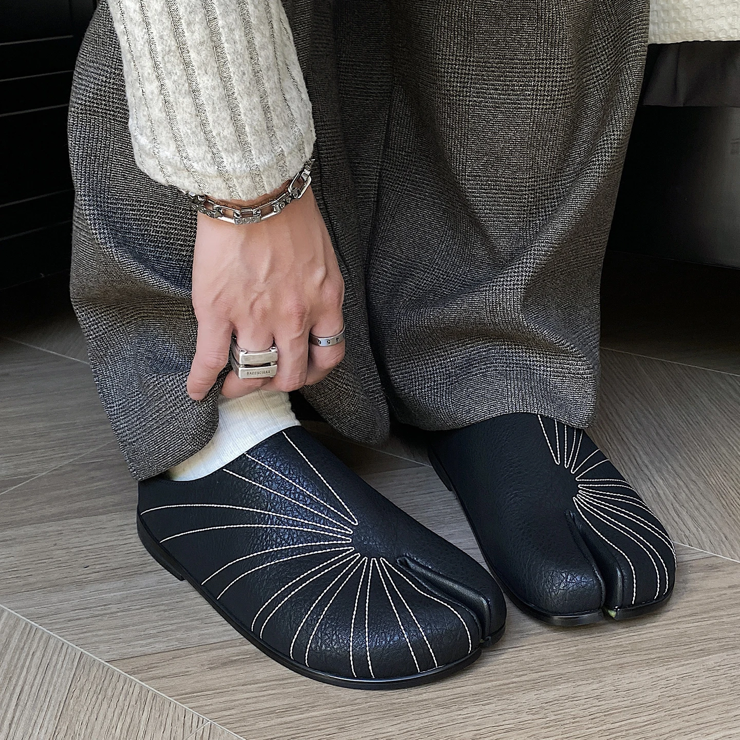 Summer Boken Shoes for Men Breathable Tabi Black Leather Men Shoes Mules Slippers Personality Niche Split Toe