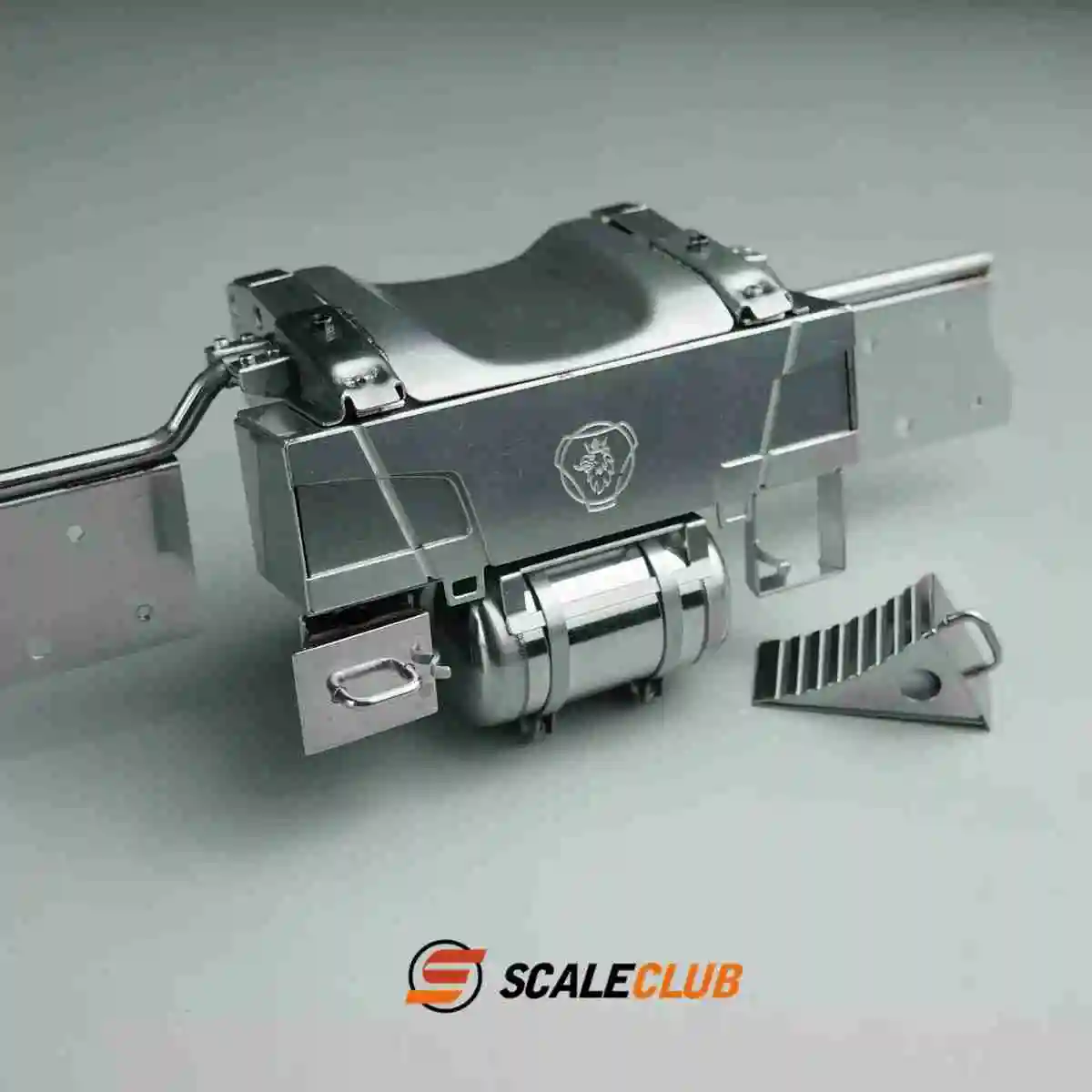 Scaleclub Parti decorative antiscivolo per serbatoio carburante posteriore con fascio di coda posteriore in metallo HWL-SC-1 adatte per camion di trazione Tamiya 1/14 RC