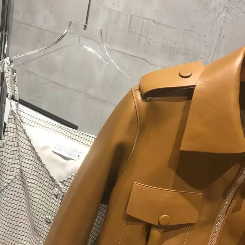 Jaqueta de couro genuíno Turn-Down Collar Mulheres Casaco Primavera Curto Comprimento 2023 Nova Moda Estilo Casual Dois Bolso Alta Qualidade