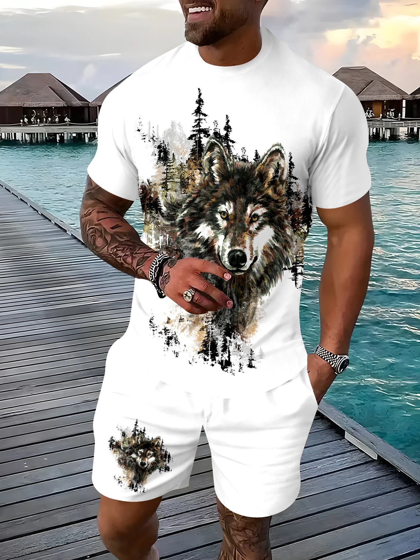 Conjunto de 2 piezas a juego para hombre, camiseta de manga corta con estampado artístico de cabeza de lobo y pino forestal sobre base blanca y pantalones cortos, conjunto informal de playa para verano