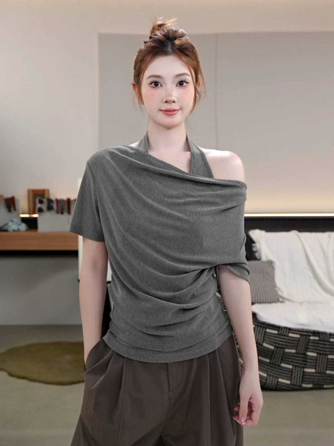 Camiseta de Verano Ergi de Color Puro con Hombros Descubiertos y Manga Corta de Malla para Mujer, Nueva, Delgada, Versátil, con Diseño de Cuello Oscilante y Transpirable