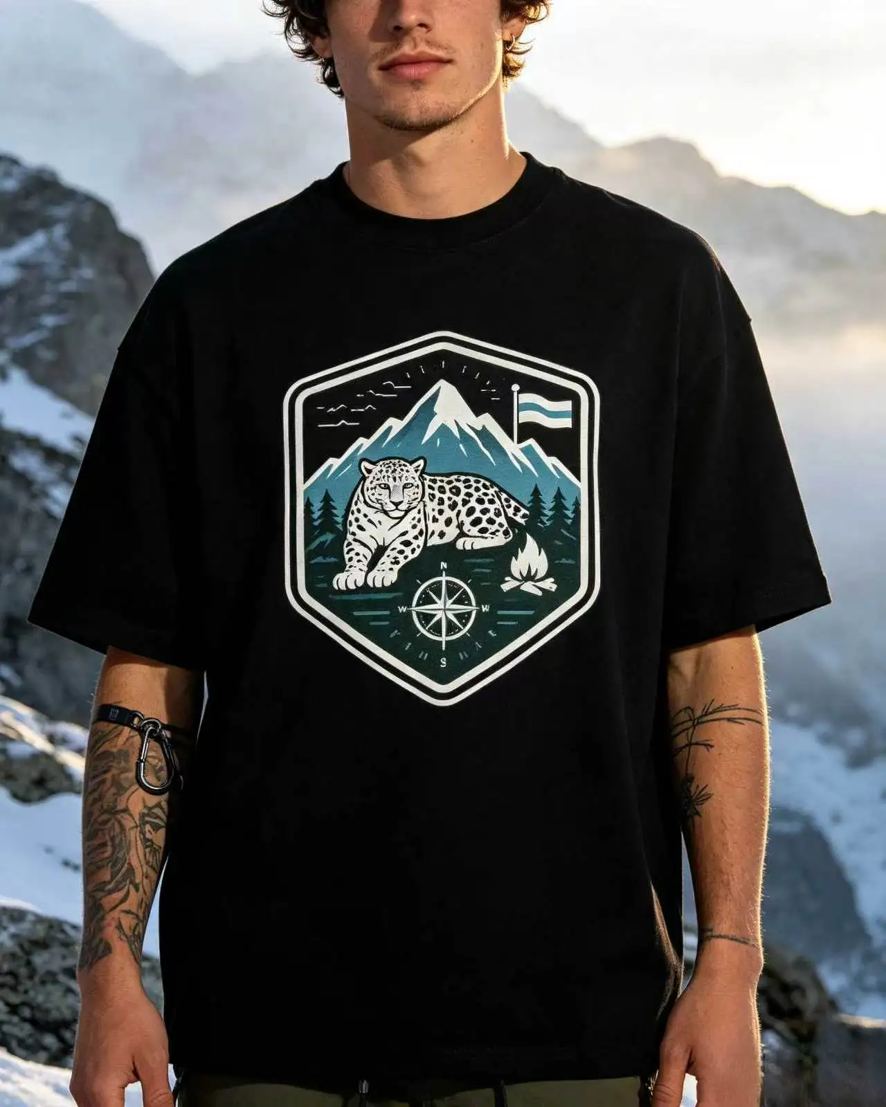 Unisex Snow Leopard Mountain Compass Badge Graphic T‑Shirt Men Women Outdoor Adventure Oversized Cotton Short Sleeve Tee