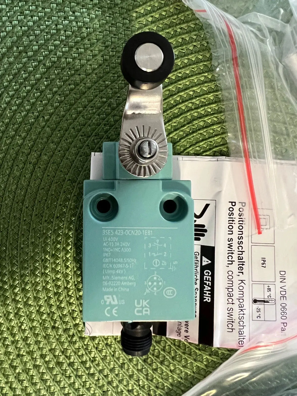 

Совершенно новый 3SE5423-0CN20-1EA2 3SE5423-0CN20-1EB1 Гарантия один год