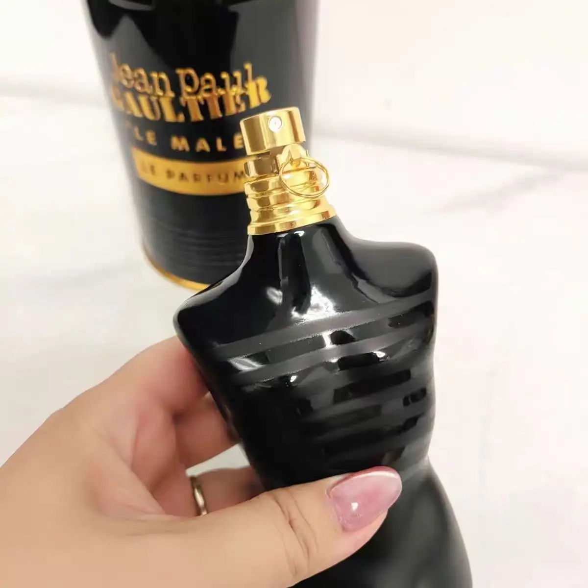 

J Paul G Le Male Le Parf 4,2 унции, мужские духи из деревянной ванили в полный корпус, удобный в переноске идеальный подарок