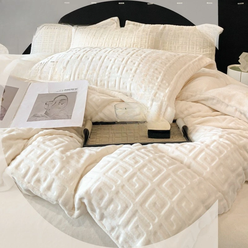 Set di quattro pezzi in pile di latte di fascia alta di classe A, lenzuola semplici e calde intagliate ispessite