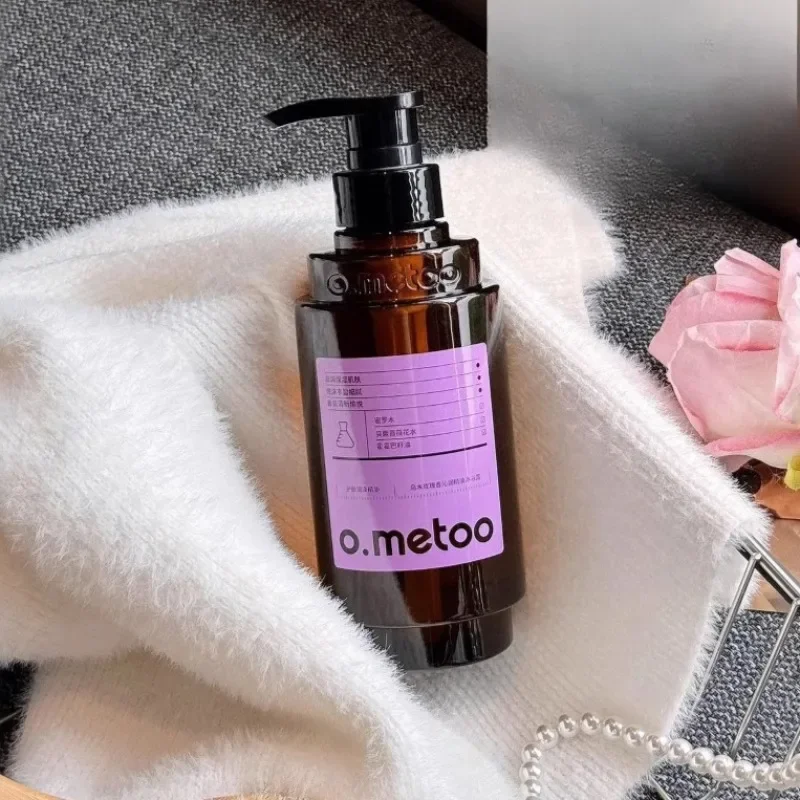 Revitalizing Body Wash with Oud Rose Essence Moisturization and Deep Cleansing 400g