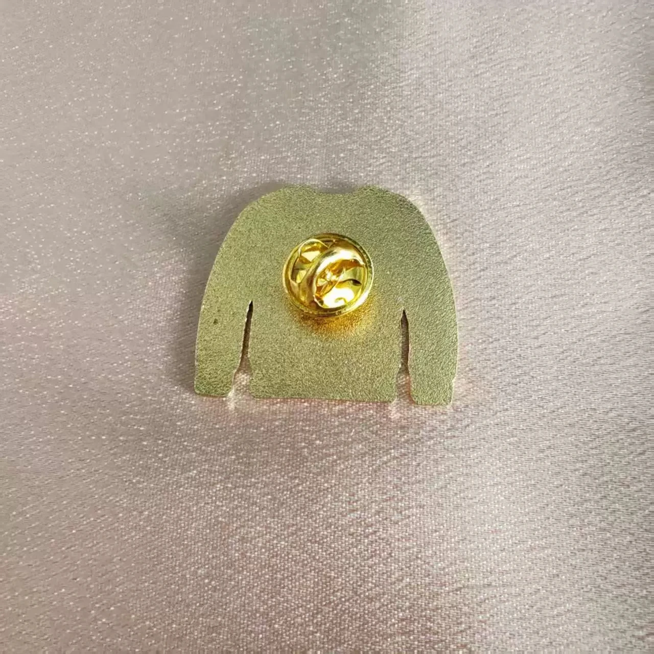 بروش، زهرة الصدر، كلمات الموسيقى، اسم الأغنية، بلوزة وردية، شارة، إكسسوارات الملابس الإبداعية، بروش