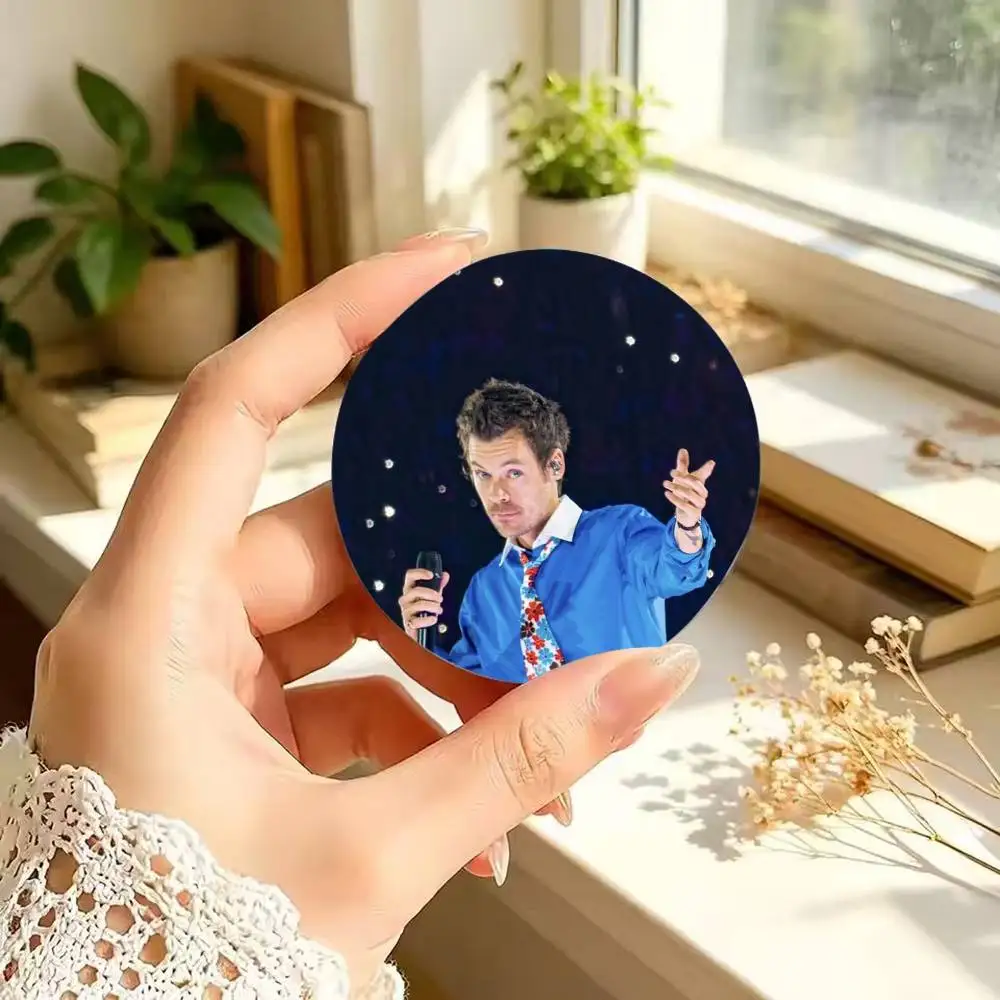 L-Love On Tour Disco H-Harry Styles Badges 25 32 44 58 75 mm Round Cosplay Pin Bag Decor Fans Collect Friends Gifts Brooch Souv