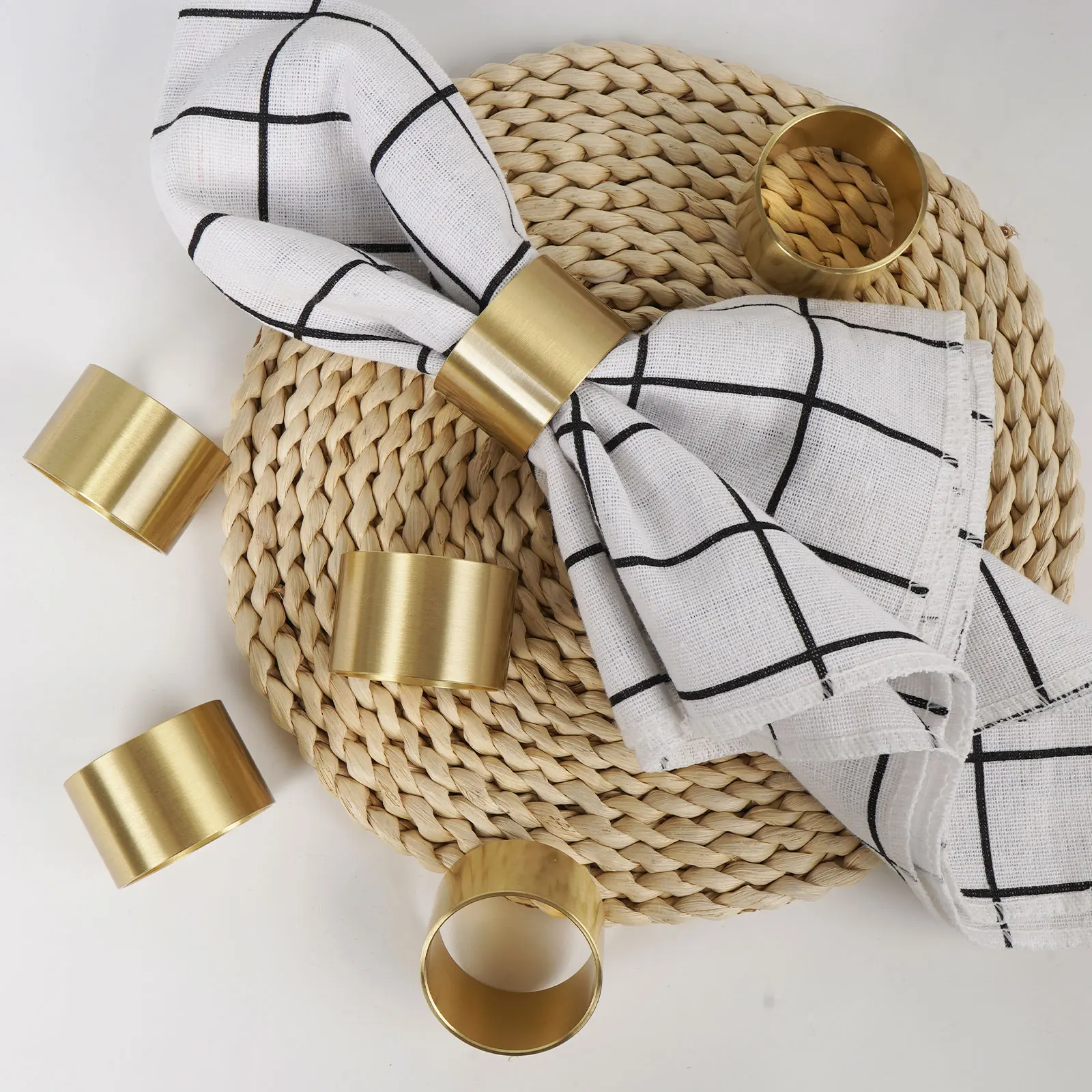 

6 pcs Brushed Brass Napkin Rings Matt Gold Serviette Holder Gold Napkin Rings Gift Box Quality Solid Brass Decorations