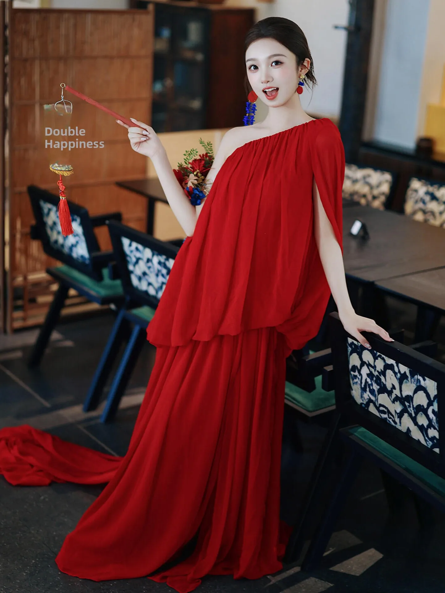 ชุดคลุมเจ้าสาวสีแดงแบบไหล่เดียว ชุดราตรีงานหมั้นสำหรับผู้หญิง ดีไซน์หรูหรา น้ำหนักเบา ชุดงานแต่งงานสุดหรูสำหรับพิธีดื่มอวยพร