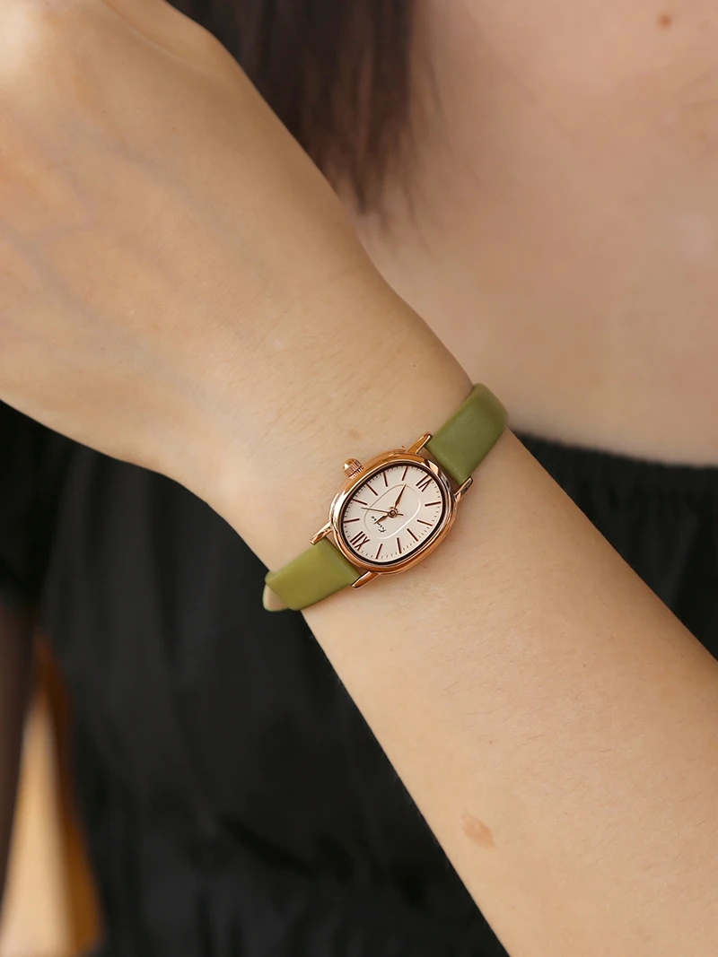 ساعة بحزام جلدي عالي القيمة للنساء تتميز بمينا صغير وأنيق وتصميم بسيط ومكرر. هدية مثالية للسيدات. #4