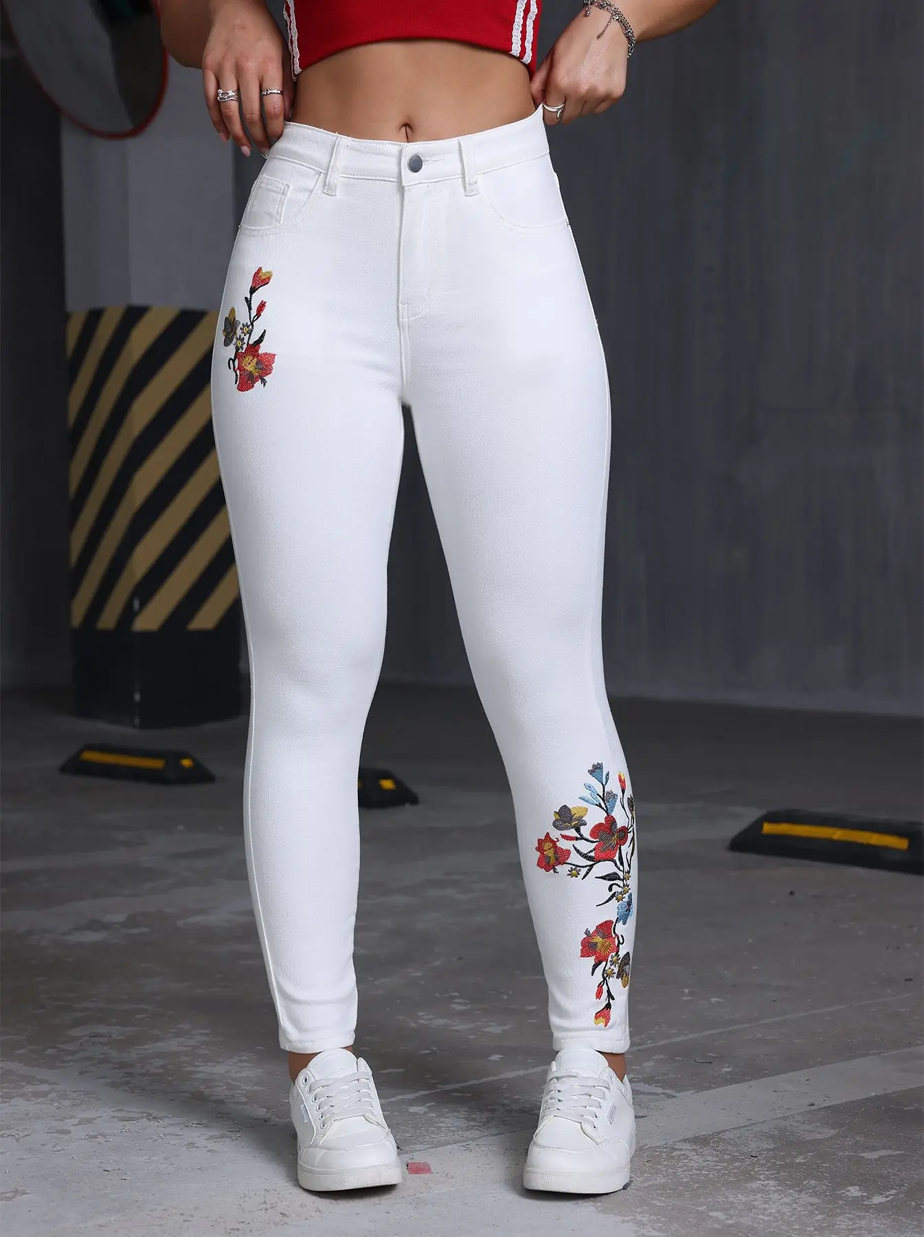 Women Stretch Skinny Jeans Floral Embroidery Design Casual Denim Pants Four Seasons Versatile Fit Women's pants Women's jeans