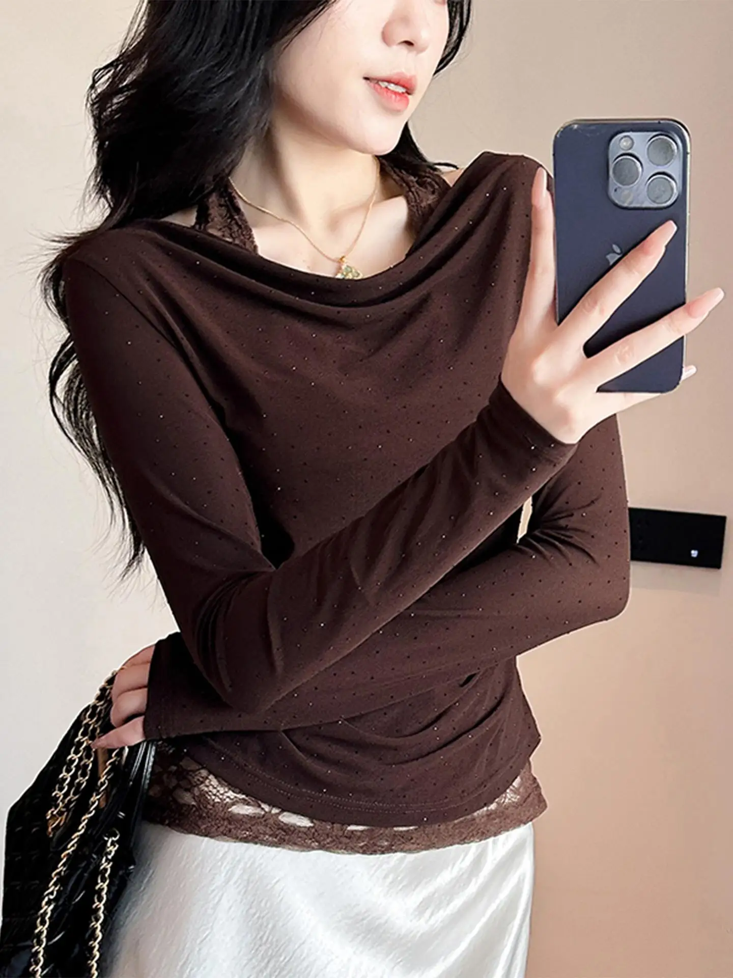 

Sexy Lace Me Base irt Women's Autumn Winter European Sle Slim Fit Long Sve Hanging Ne Top Diamond Embellied T-irt