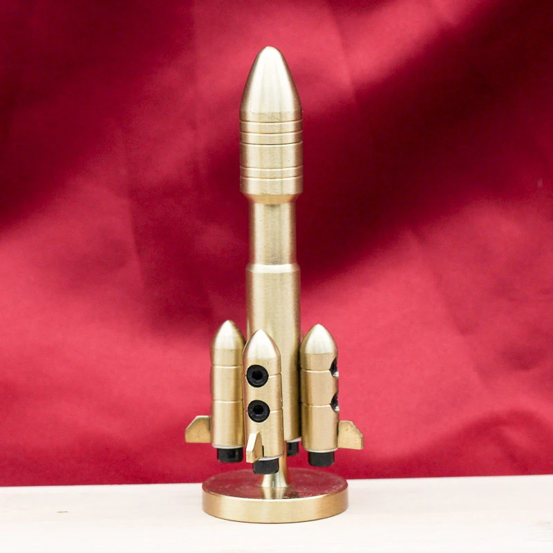 Brass rocket stress-relief toy that soars into the air, desktop ornament, metal craft, rotatable fidget piece, lighter