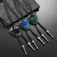 Nueva corbata de bolo de moda para hombres estilo vaquero occidental triángulo cuerda de cuero corbata Collar accesorios de joyería de moda