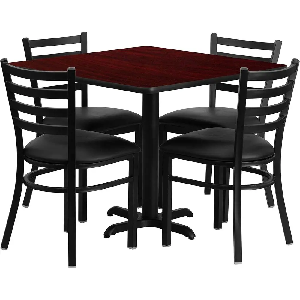 

Квадратный ламинированный стол на 36 персон с X-образной основой и 4 металлическими стульями - сиденья из черного винила