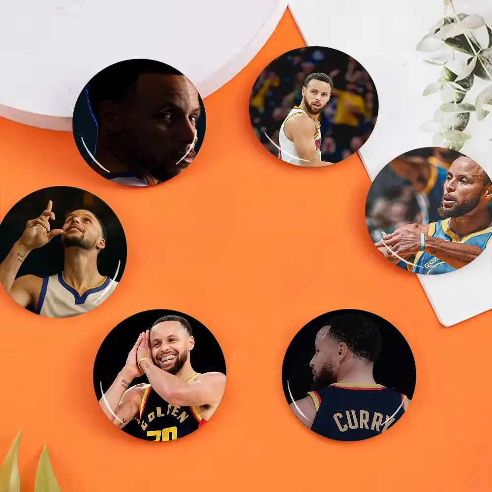 1 Stück S-Stephen C-Curry Abzeichen 25 32 44 58 75 mm Runde Cosplay-Anstecknadel Taschendekoration Fans Sammeln Freunde Geschenke Brosche Souvenir