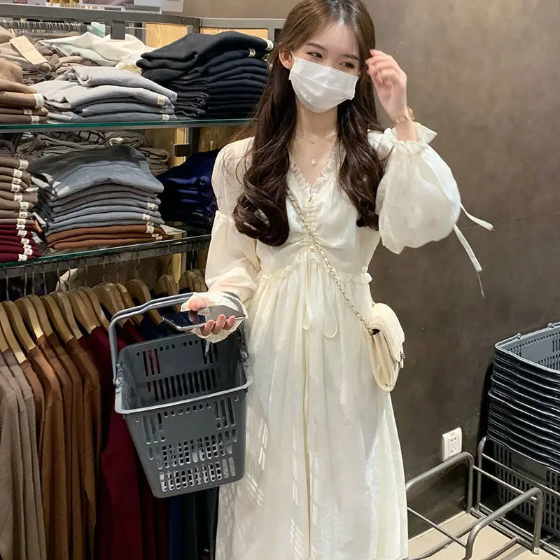 

Women's White Long Dress Spring/summer French V-neck Long Sleeved Dress Fairy Commuting and Vacation Women's Clothing