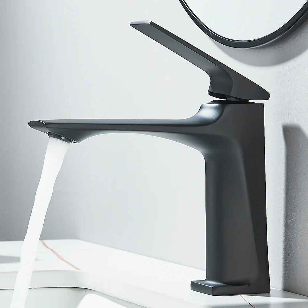 النحاس الأساسية الحديثة بالوعة الحمام صنبور مقبض واحد سطح الخيالة حوض غسيل مياه الحنفية خلاط الماء الساخن والبارد