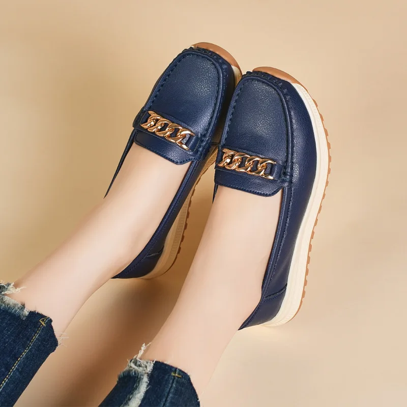 

2026 New Women Slip on Loafers Fashion Women Moccasins Casual Sneakers Zapatos Mujer Flat Shoes for Women Plus Size 44 Mom Shoes