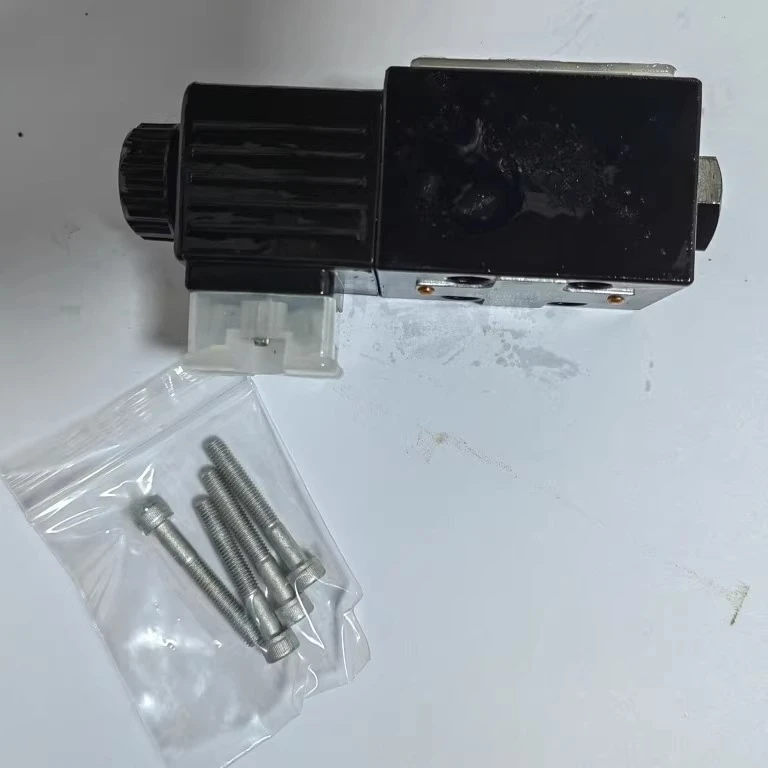 for XCMGs Crane 25k5 xct25 Big Arm Switching Solenoid Valve 4WE4D Original Solenoid Valve 345 Switching Valve
