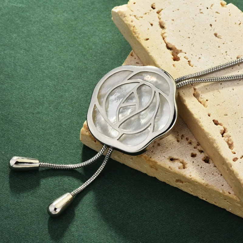 Новая осенне-зимняя цепочка для свитера с розой, модное и индивидуальное, длинное ожерелье с кисточкой и цветком на шнурке.