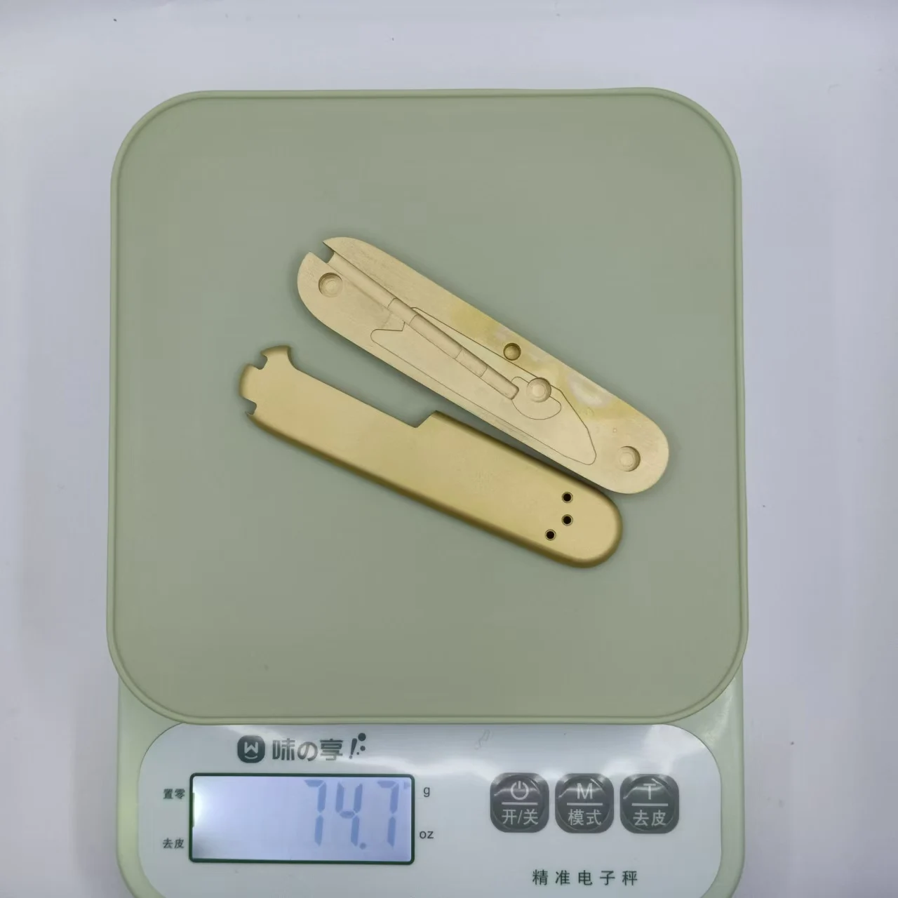 

1 Pair Brass Scales Full Functionality + Pocket Clip Holes for 91mm Victorinox