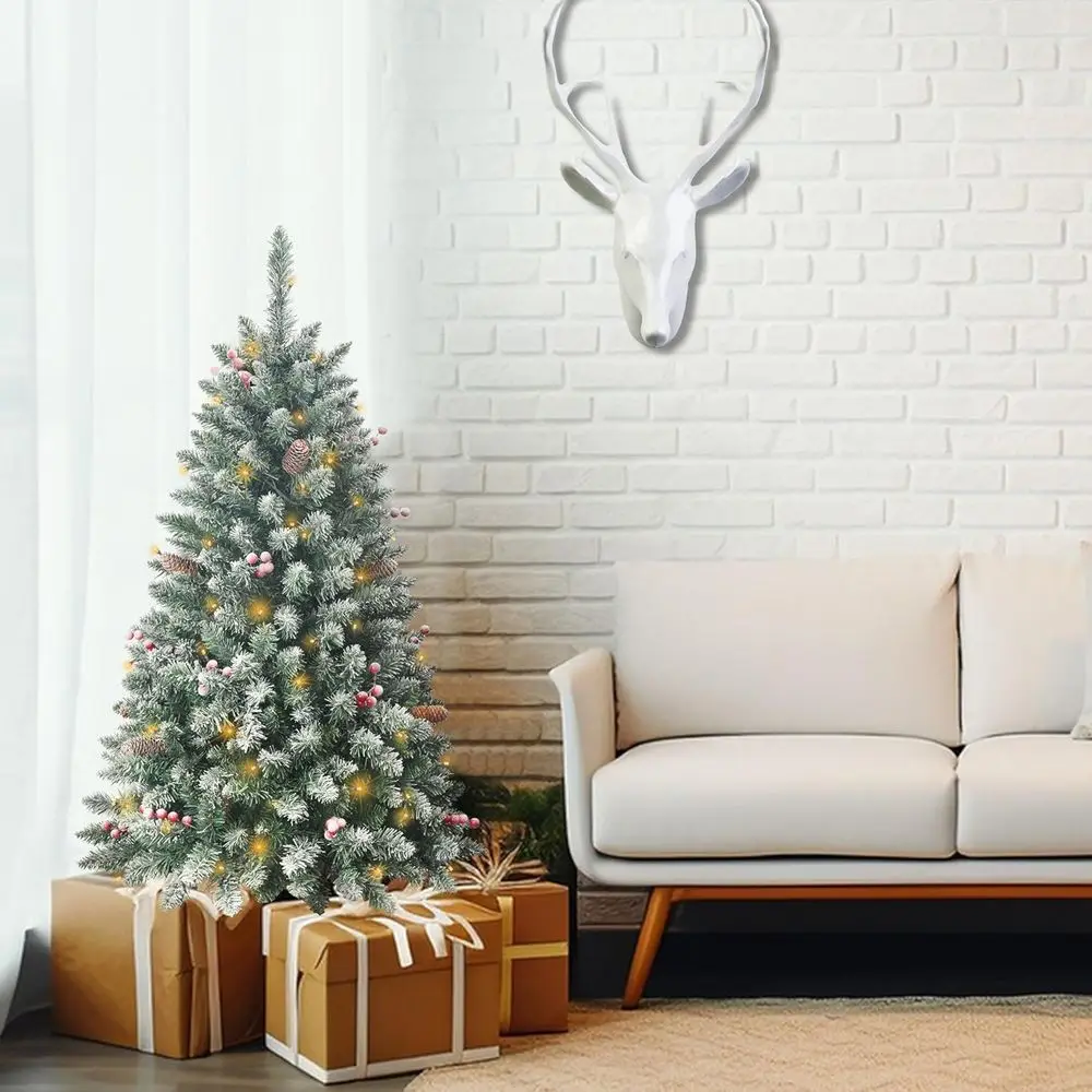 شجرة عيد الميلاد الاصطناعية ذات الرؤوس الثلجية بطول 4 أقدام مع 336 فرعًا، و20 توت أحمر، و14 كوز صنوبر، و100 مصباح LED، وقاعدة من الخيش