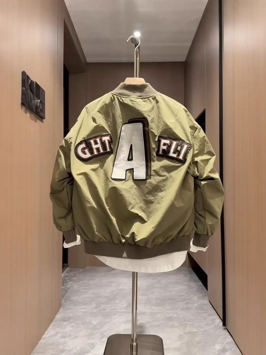 

Faionable Мужская бейсбольная куртка Jaet, осенняя новинка, повседневная Sli, полиэфирное волокно, застежка-молния, длинный све, молодежный свободный крой