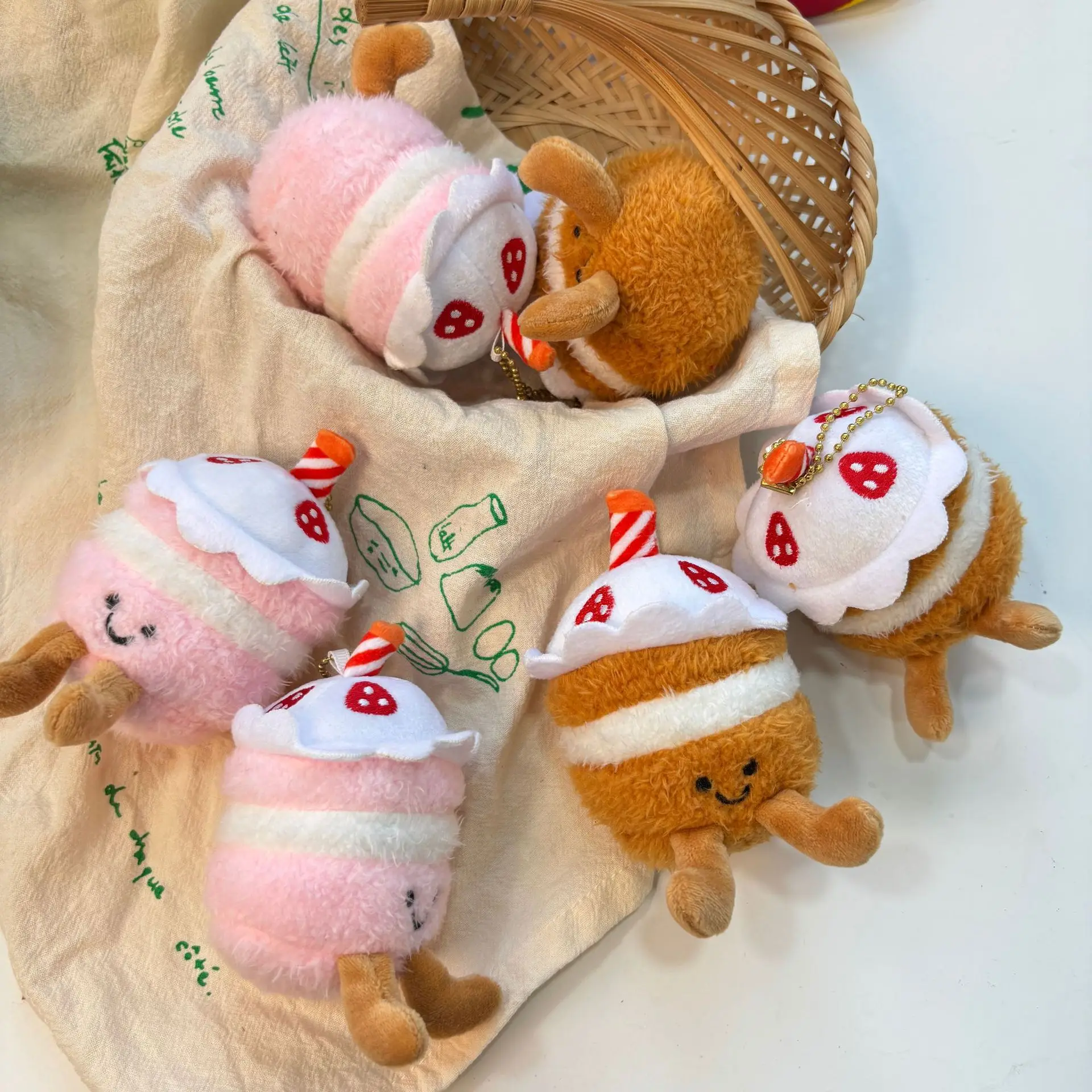 Creativo japonés pastel de fresa muñeco de peluche colgante divertido llavero lindo muñeco de peluche pastel de Chocolate bolsa decoración llavero lindo regalo