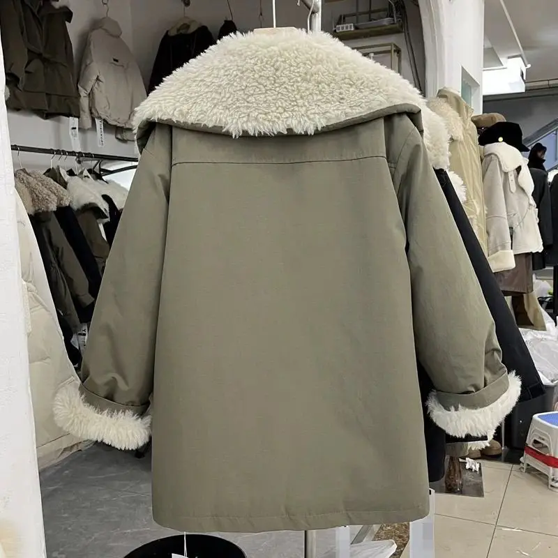 Large lapel velvet thickened casual coat for women's 2025 winter new tooling pie to overcome women's high-end top