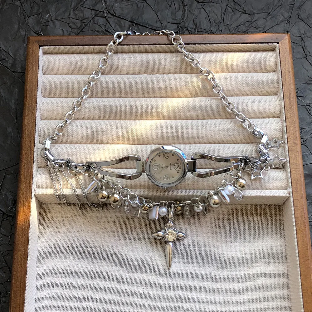 المألوف الحلو الشرير نمط ساعة الصليب قلادة للنساء ثقافة فرعية الفردية العصرية المختنق قفل سلسلة