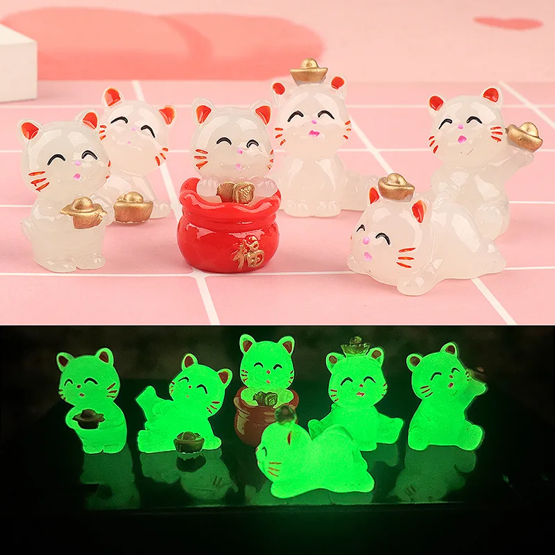 Luminous Cartoon Lucky Cat Mini Figurines Miniature Decoration Cute Glow In The Dark Cats Garden Bonsai Home Decorations Craft