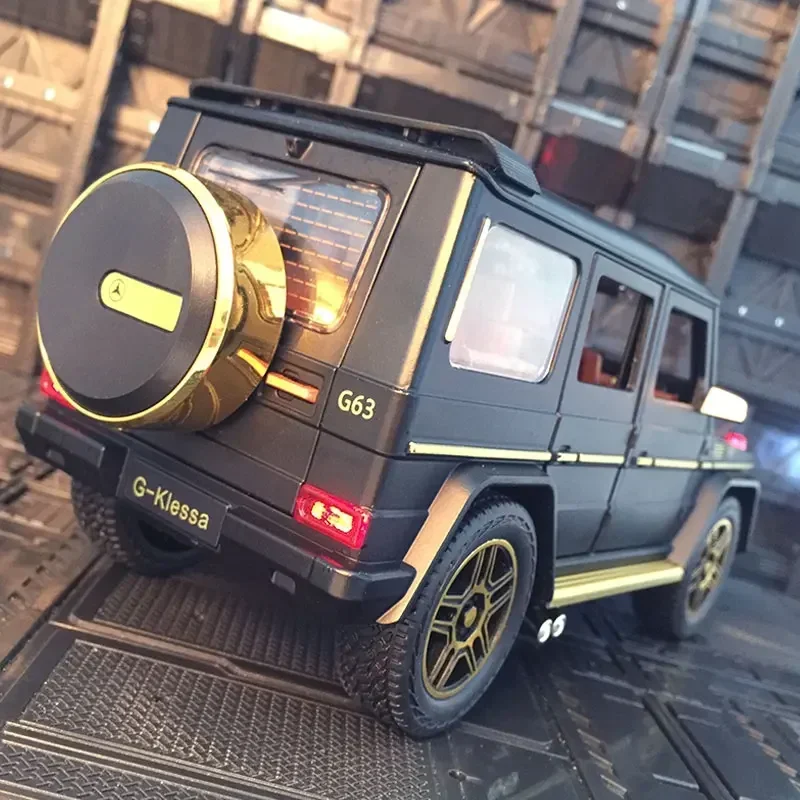 1:24 simulation Mercedes-Benz G63 AMG alloy car model off-road vehicle metal ornaments sound and light pull back toy collection