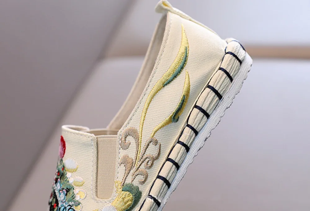 أحذية Streetwear كاجوال كلاسيكية من بكين القديمة أحذية Hanfu للنساء أحذية رياضية على الطراز العرقي مطرزة على الطراز الصيني الجنية