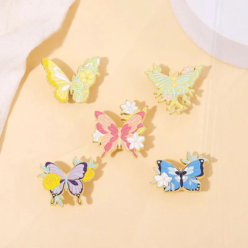 Actias Seleme Lapel Badges Animal Jewelry Gift for Kids Friends Floral Wings Butterfly Enamel Brooch Custom Insect Pines