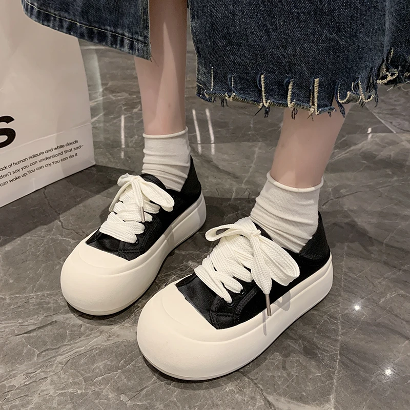 Ugly and Cute Big Head Bread Shoes Versatile for Women 2024 Spring/Summer/Autumn New Silk Thick Sole Little White Shoes